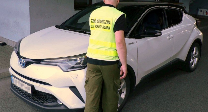 Skradzioną w Niemczech toyotę C-HR hybrid zatrzymali pogranicznicy z Korczowej. Kierowca zaskoczony sytuacją 