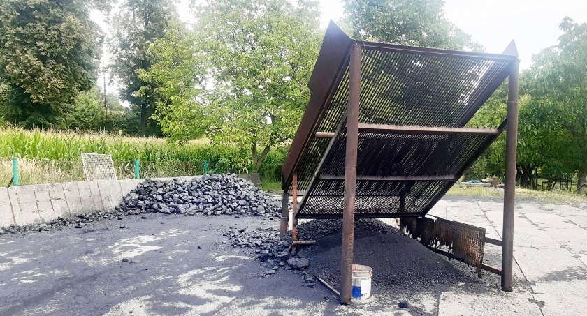 Dodatek węglowy trafi na konta, ale... węgla w składach brak i nikt nie jest w stanie odpowiedzieć, czy będzie