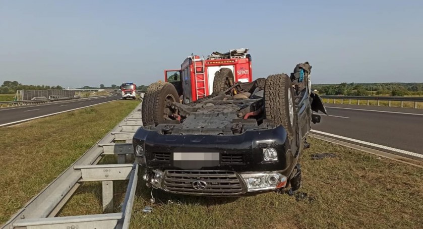 Toyota dachowała na autostradzie