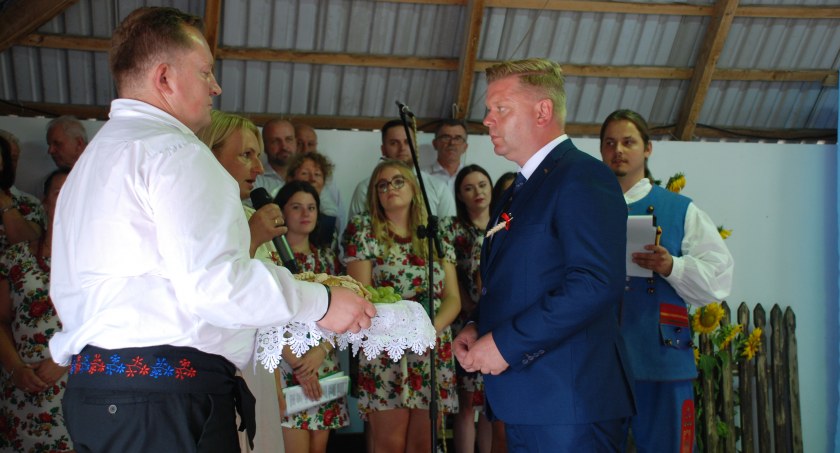 Mieszkańcy Gminy Zarzecze podziękowali za udane zbiory podczas Dożynek w Siennowie