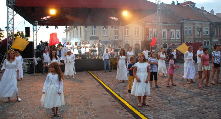 Radosne śpiewy wielbiące Pana Boga zabrzmiały na jarosławskim Rynku