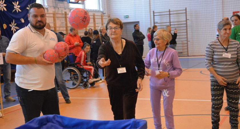 Po raz drugi seniorzy i osoby niepełnosprawne integrowały się podczas spartakiady w Łopuszce Wielkiej
