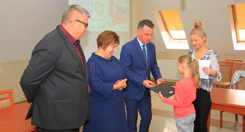 Sprzęt komputerowy o łącznej wartości 4 mln zł trafia do dzieci z rodzin popegeerowskich  
