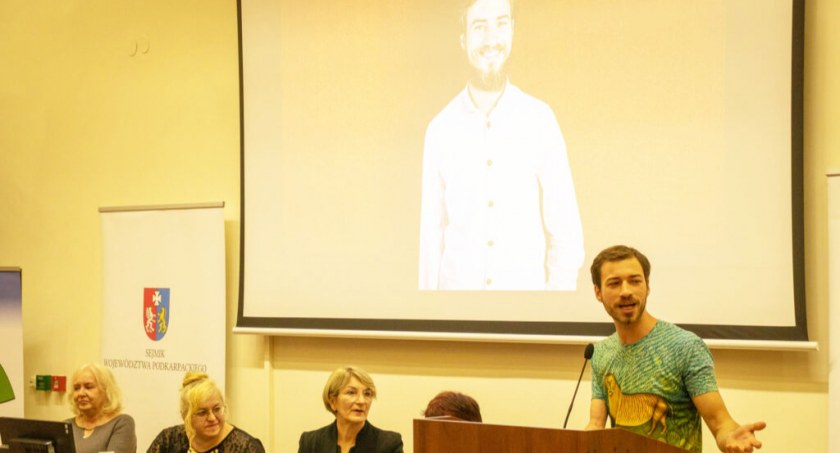 Janek Mela gościem Gali Wolontariatu w Jarosławiu