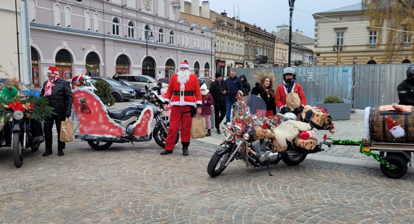 Moto Mikołaje wyruszyły w trasę. Prezenty trafiły już do dzieci 