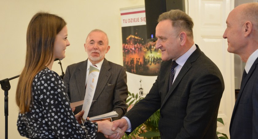 Fundacja Zielińskich przyznała stypendia. Odsłonięto także tablicę poświęconą Jackowi Zielińskiemu