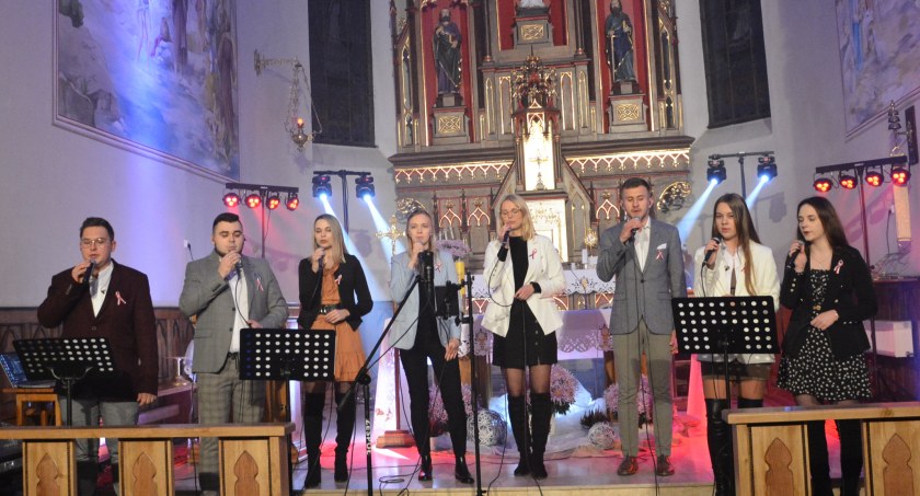 Charytatywny Koncert Kolęd Grupy AUXILIUM w kościele w Wiązownicy