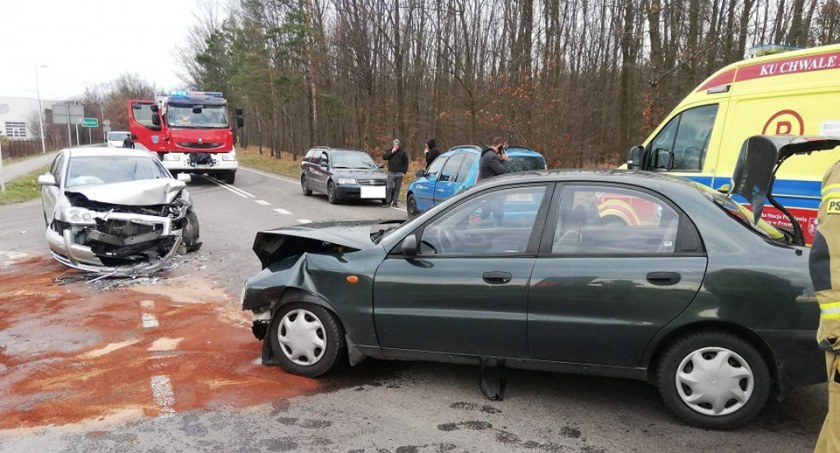 Trzy samochody osobowe zderzyły się w Tryńczy 