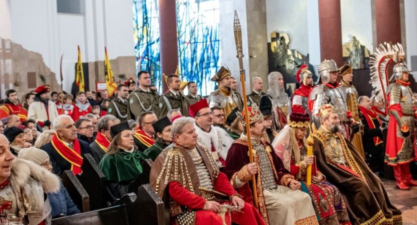 Uroczysta Msza św. z okazji Trzech Króli z udziałem postaci historycznych 