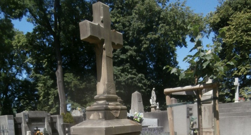 Kolejne nagrobki na Starym Cmentarzu w Jarosławiu zostały odnowione