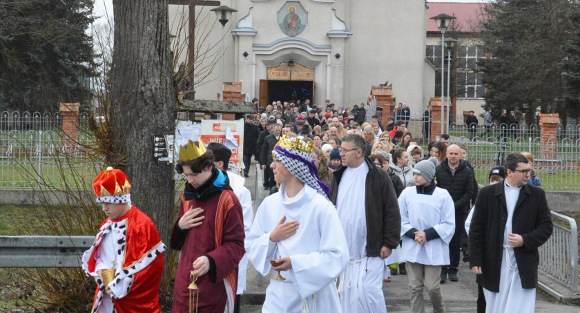Parafianie z Wiązownicy pokłonili się Małemu Jezusowi 