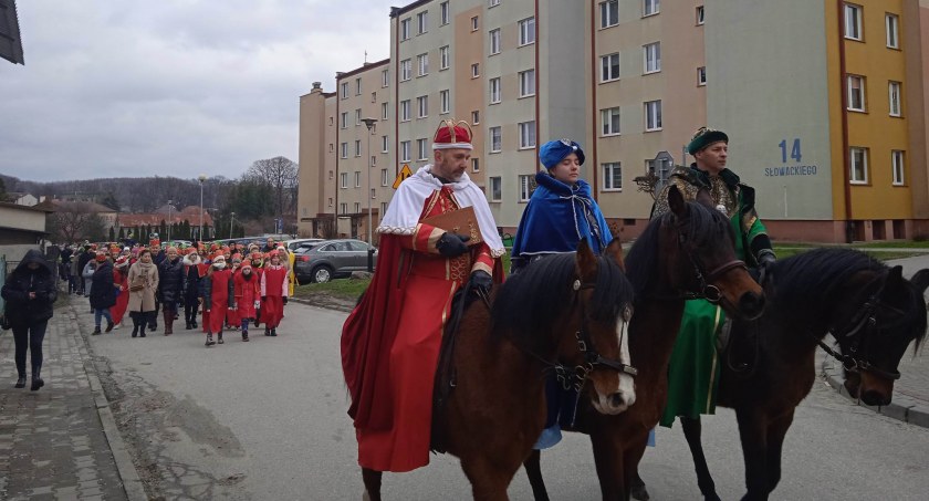 Orszak Trzech Króli przeszedł ulicami Kańczugi (ZDJĘCIA)