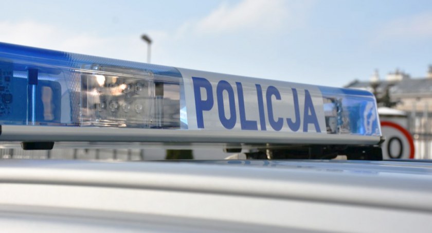 Nie zachował ostrożności przy zmianie pasa ruchu na zjeździe z autostrady A4 w Mirocinie