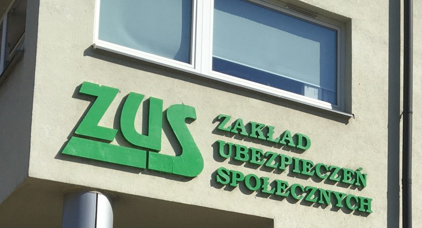 Dyżur telefoniczny w ZUS. Tematy to PUE ZUS, mZUS i mLegitymacja