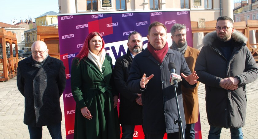 Renta wdowia, leki za 5 złotych, emerytura minimalna i stażowa. Posłowie Lewicy w Jarosławiu o propozycjach dla Polaków