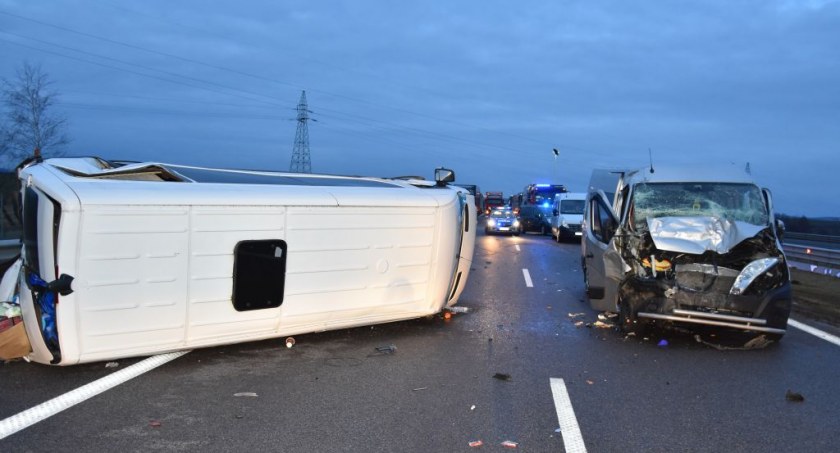 Zderzenie dwóch busów na autostradzie w kierunku Korczowej. Pięć kobiet trafiło do szpitali