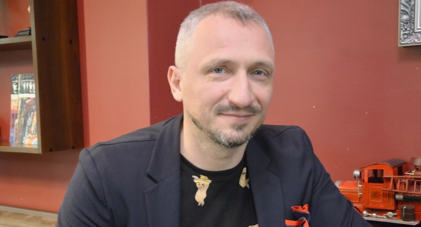 Ten cały rok, choć tragiczny, był najpiękniejszym okresem mojego życia - o pomocy uchodźcom z Ukrainy mówi Kamil Prusinowski z Fundacji Unitatem w Jarosławiu