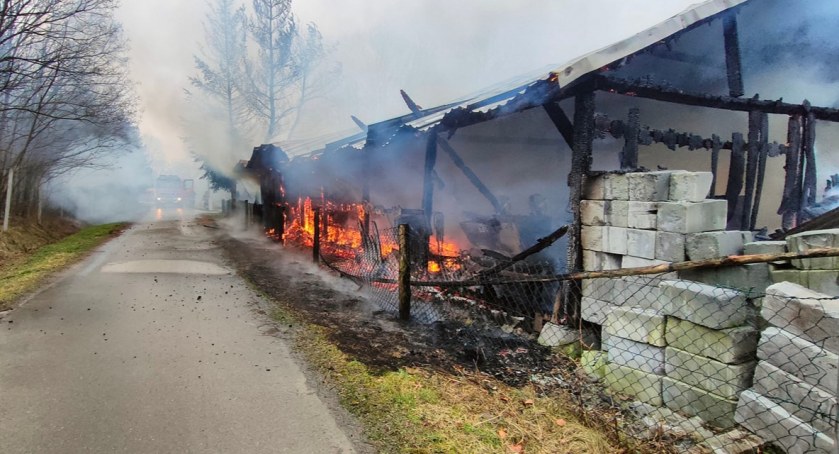 Pożar drewnianego garażu w Dobrej w gminie Sieniawa