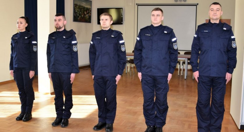 Nowi policjanci jarosławskiej komendy złożyli ślubowanie (ZDJĘCIA) 