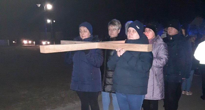 Droga krzyżowa na ulicach Manasterza (ZDJĘCIA)