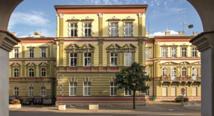 Zatrzymanie trzech pracowników Starostwa Powiatowego w Jarosławiu 