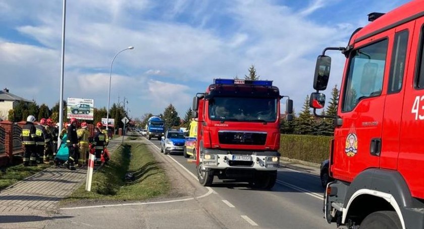 Motocyklista trafił do szpitala po zderzeniu motocykla z citroenem
