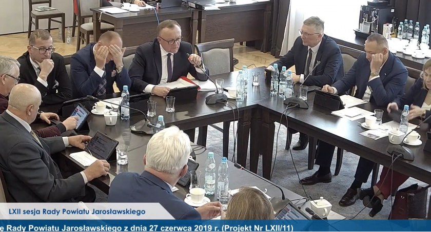 Radnym powiatowym już nie przeszkadza LGBT