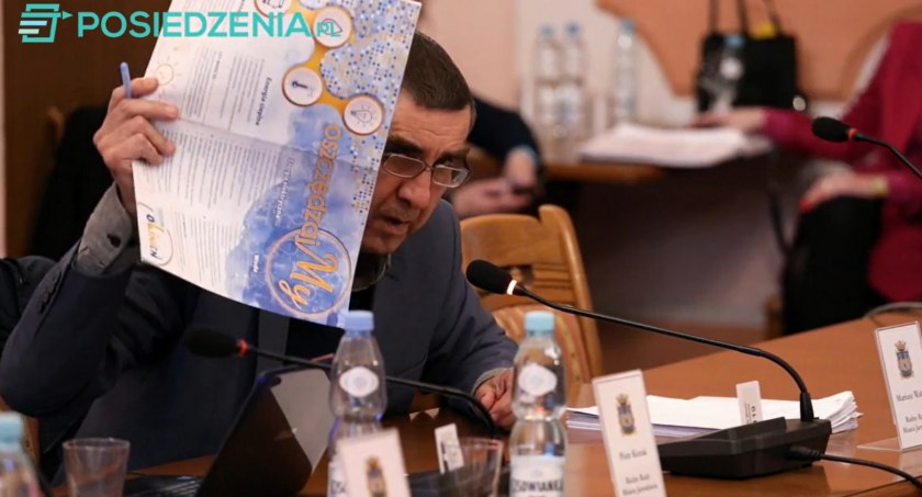 Zostaw swoje auto, jedź z sąsiadem! Jak władze Jarosławia uczą mieszkańców oszczędzania