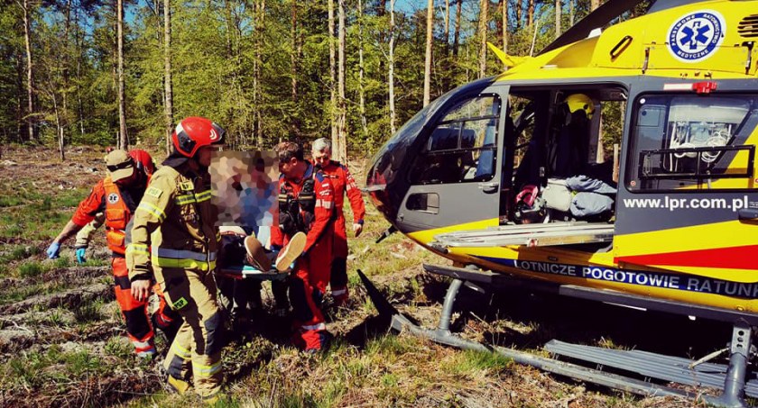 Śmigłowiec LPR przetransportował poszkodowaną osobę w wypadku busa w Szegdach, przysiółku Cieplic