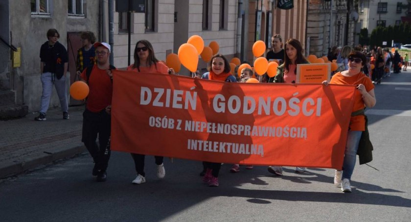 W piątek utrudnienia w ruchu w Jarosławiu. Przez miasto przejdzie Marsz Godności