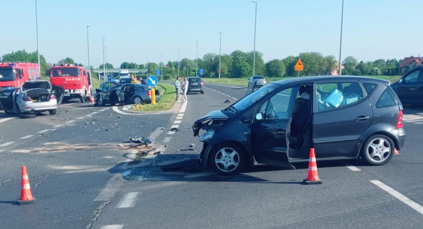 Zderzenie trzech samochodów na obwodnicy Radymna