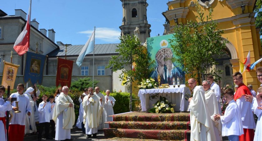 Dzisiaj uroczystość Bożego Ciała. Procesje eucharystyczne przejdą ulicami naszych miejscowości