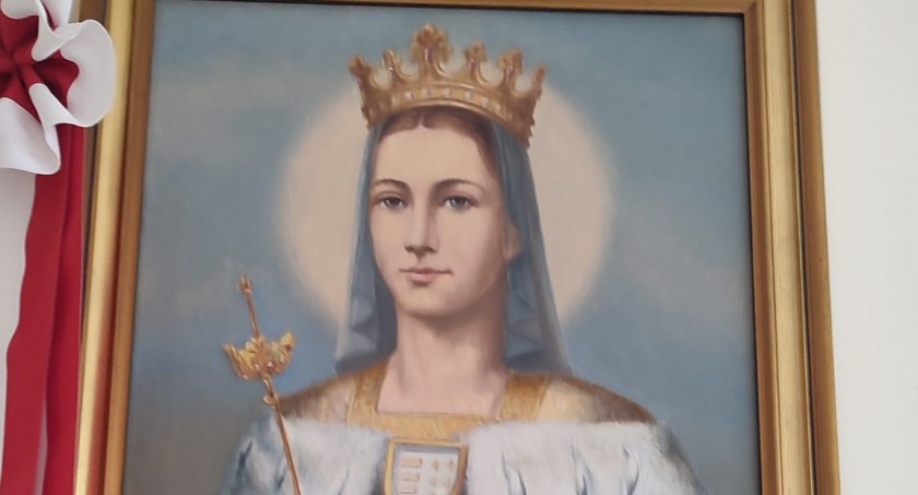 Królowa Jadwiga już 23 lata patronuje szkole w Tapinie (gmina Rokietnica)