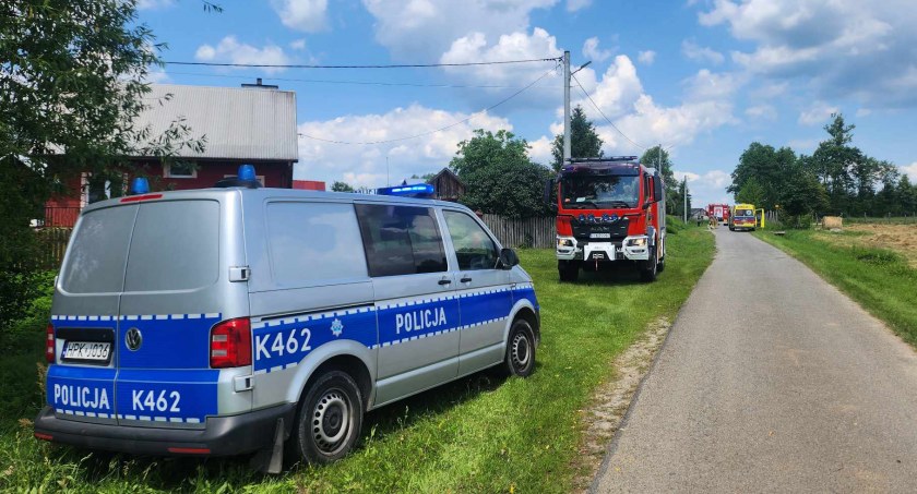 Nie żyje 73-letni mężczyzna, który wpadł do stawu w Mołodyczu. Dwóch wnuków ruszyło mu na ratunek