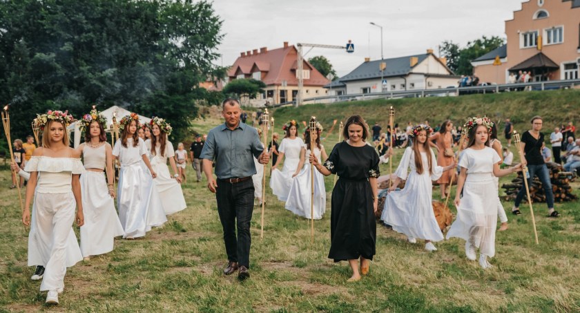 Wczoraj tańce przy ognisku, puszczanie wianków na Wisłoku podczas Nocy Świętojańskiej w Tryńczy. A dziś Dni Gminy Tryńcza 