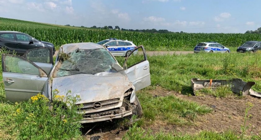 Policjanci odnaleźli  zaginionego mężczyznę. Wcześniej jego auto wypadło z autostrady, a on ukrył się w pszenicy