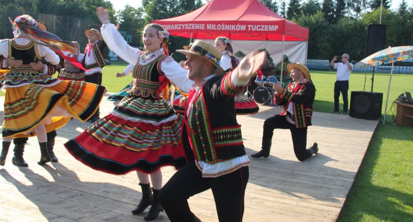 W Tuczempach gościł Zespół Polskiego Tańca Folklorystycznego ŁOWICZ z Edmonton w Kanadzie