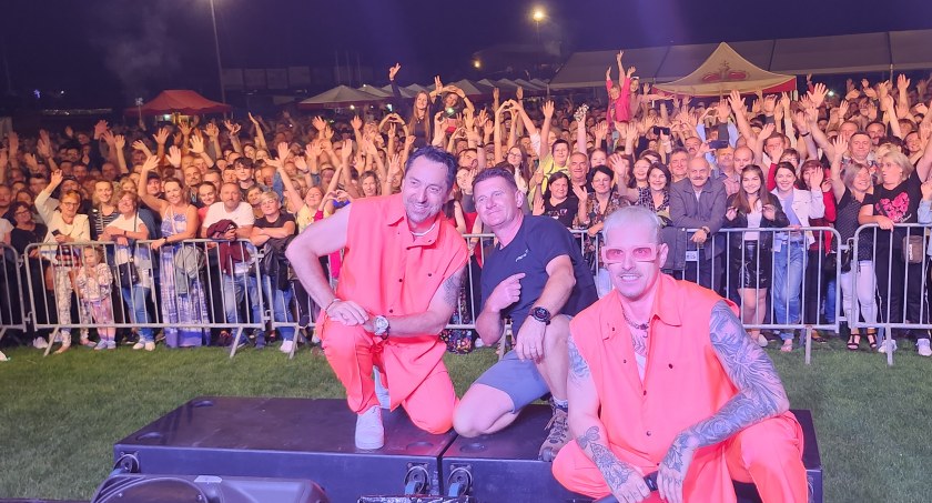 Koncert zespołu BOYS porwał do zabawy publiczność w Jaworniku Polskim, a ta zjechała tu z różnych stron regionu 