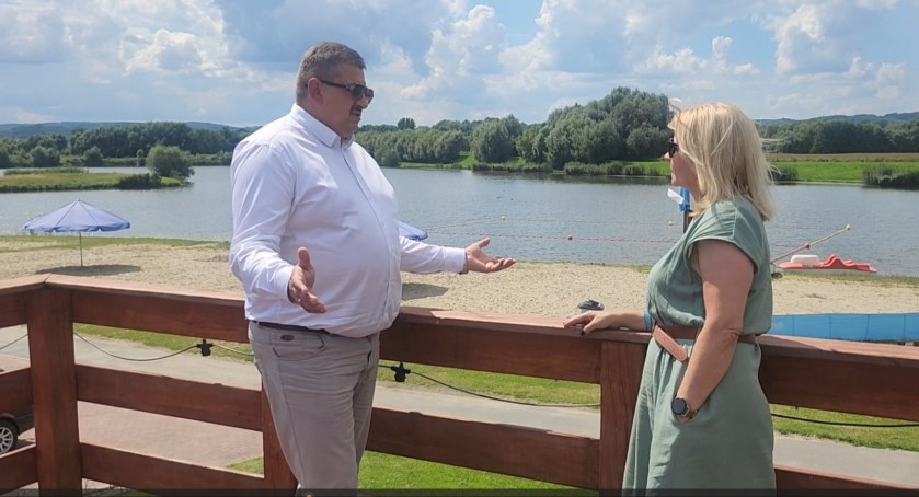 Burmistrz Andrzej Żygadło o walorach zalewu w Łopuszce Małej, inwestycjach w gminie i mieście Kańczuga oraz o...  hejcie 