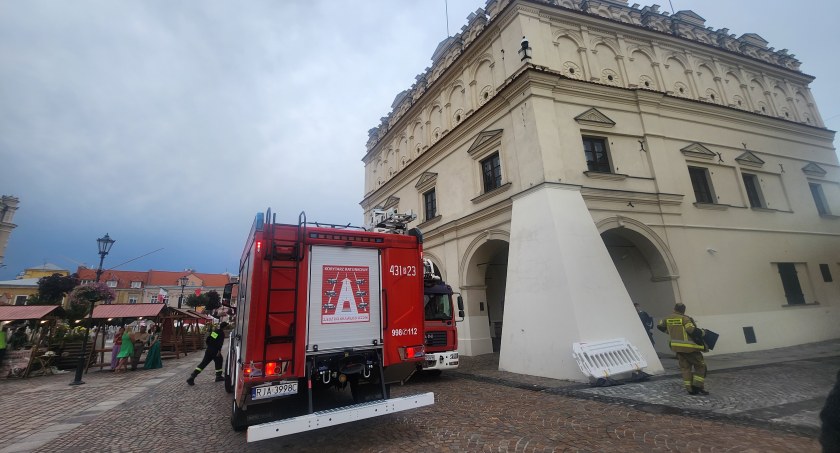 Chwile grozy na Jarmarku na jarosławskim Rynku podczas burzy