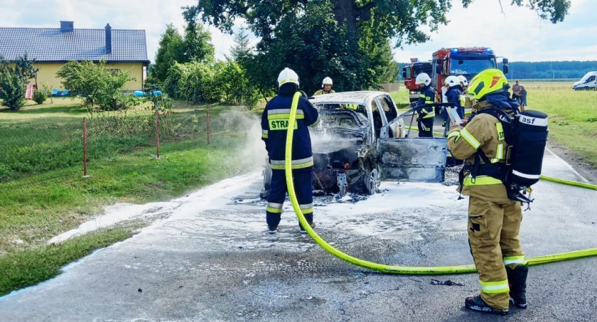 W Budzyniu spłonął samochód osobowy