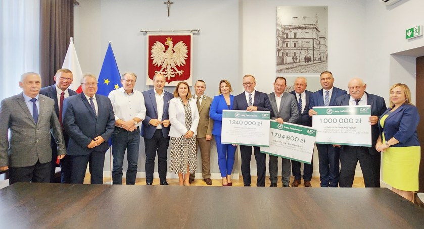 Cztery miliony od Lasów Państwowych na drogi powiatowe w gminach Wiązownica i Radymno