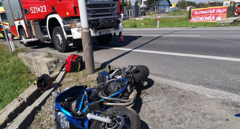 Motocyklista trafił do szpitala po zderzeniu ze scanią  na ul. Lwowskiej w Przeworsku