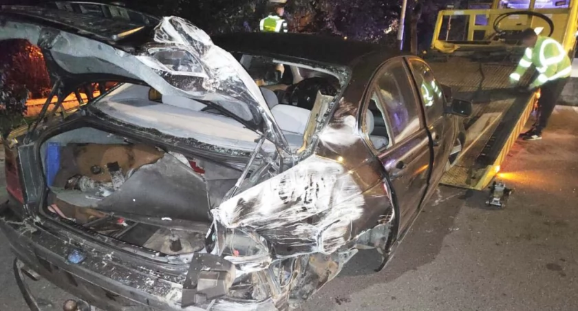 19-latek stracił panowanie nad bmw i uderzył w budynek przy ul. Jana Pawła II w Jarosławiu