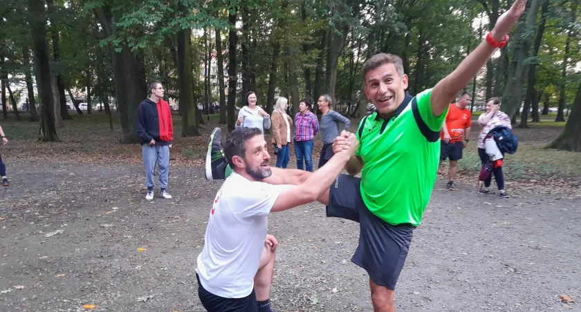 Robert Korzeniowski i Marcin Piotrowski zaprosili na trening lekkoatletyczny w parku miejskim w Jarosławiu