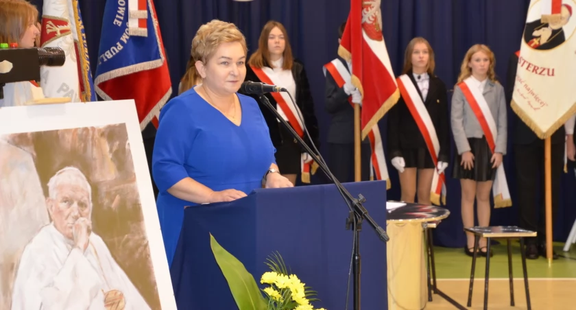 25-lecie nadania Szkole Podstawowej w Piwodzie imienia Jana Pawła II (ZDJĘCIA, WIDEO)