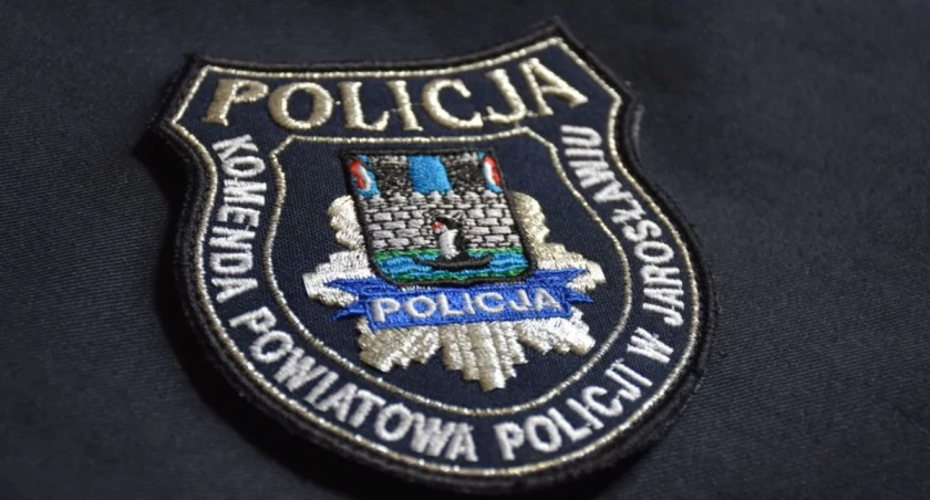 Policjant z jarosławskiej drogówki zatrzymał osoby kradnące piwo i soki 