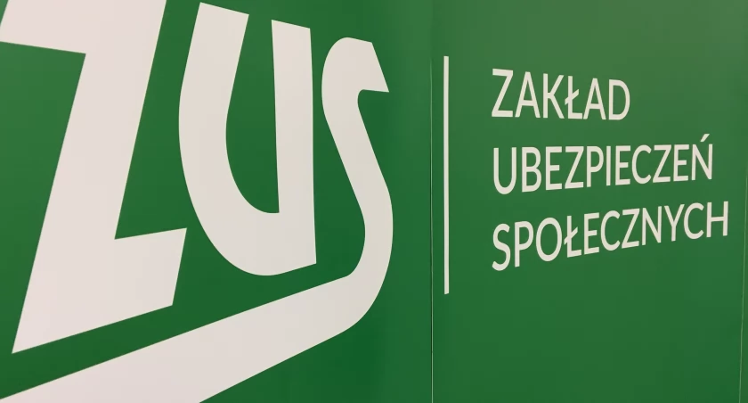 W internecie krąży fałszywa wiadomość o wyrównaniu świadczenia 500+ do kwoty 800 zł 