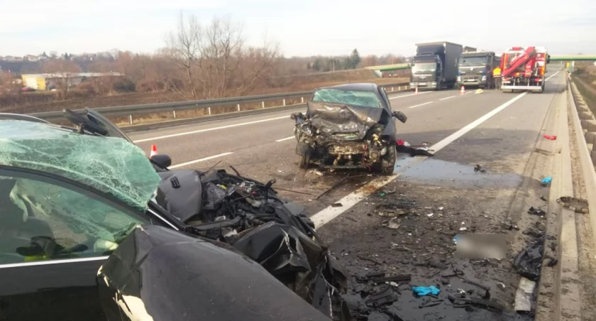 Trzy osoby trafiły do szpitala, w tym dziecko wskutek wypadku na obwodnicy w Jarosławiu