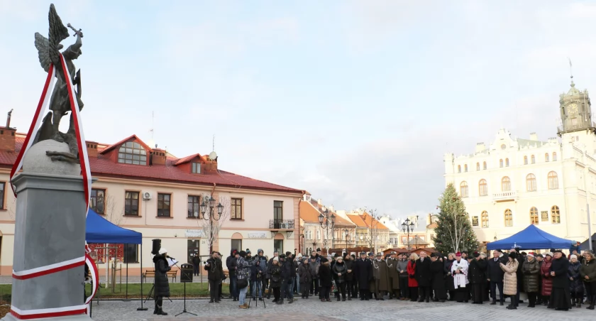 Figura św. Michała Archanioła stanęła na Rynku w Jarosławiu. Wczoraj odbyło się uroczyste odsłonięcie